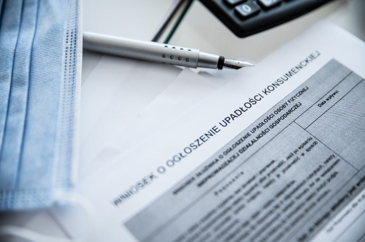 Czym różni się upadłość konsumencka od upadłości przedsiębiorcy?