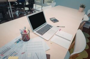 Pierwsze sygnały niewypłacalności firmy – kiedy jeszcze można działać bez upadłości